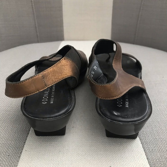 Donald J Pliner Size Bronze/Black Sandals - Picture 4 of 8